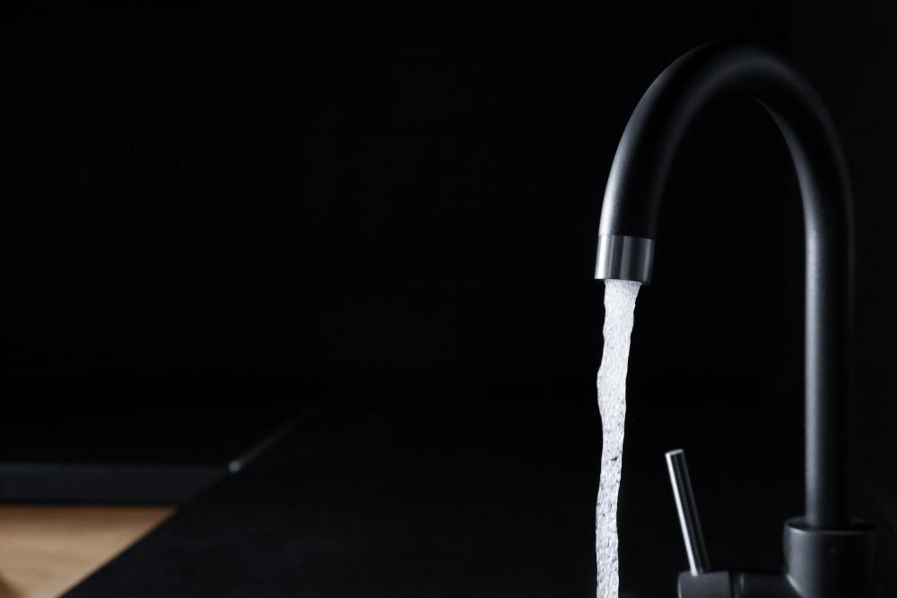 Sort er det nye hvid i de danske køkkener